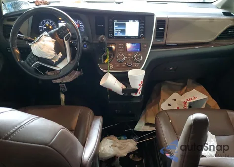 2018 Toyota Sienna Xle z USA, uszkodzony, nr VIN 5TDYZ3DC5JS951792